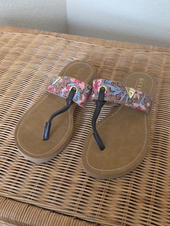 Guess Shoes - Guess Flip Flops!